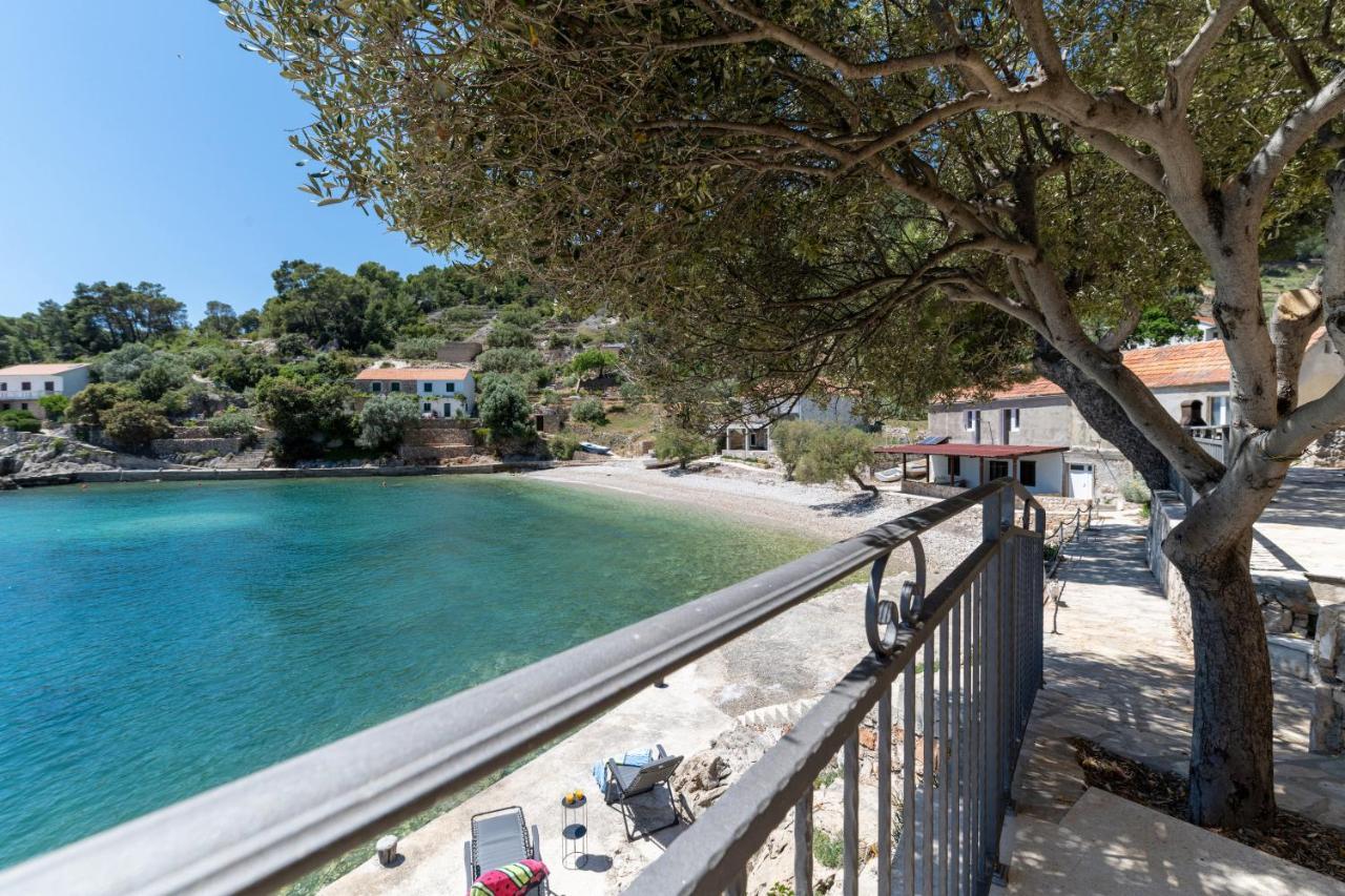 Seaside Cottage Maslina Gdinj Екстериор снимка